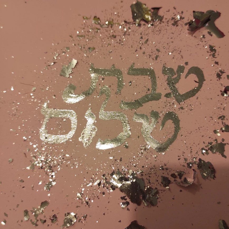 100 יחידות דמוי עלי זהב לקישוט עוגה ועוד