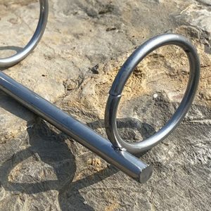 סטנד לחכה איכותי המיועד לדייג במיים מלוחים ומתוקים