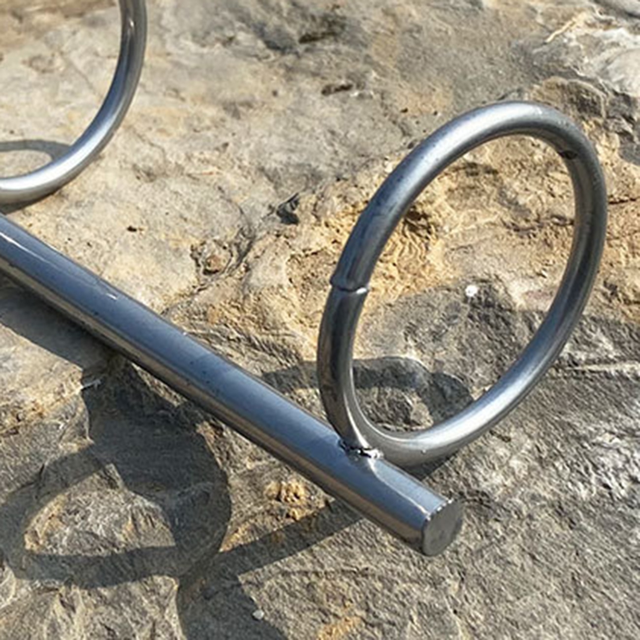 סטנד לחכה איכותי המיועד לדייג במיים מלוחים ומתוקים