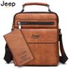 תיק כתף אלגנטי לגברים, עור מפוצל. ממותג גיפ – JEEP.