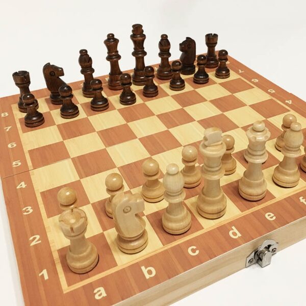 לוח שחמט וכלי משחק מעץ בגדלים שונים לבחירה